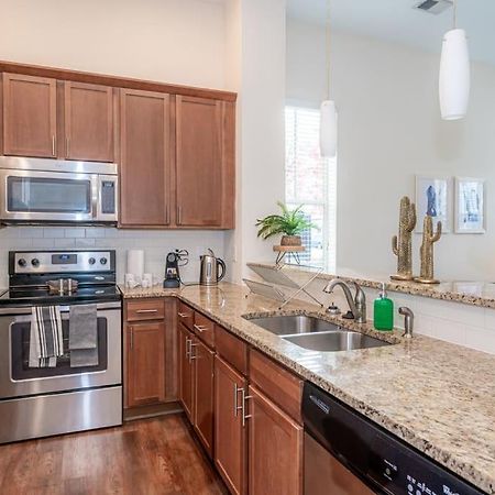 Laid Back 1Br W Comfy Living Room And Bar Charlotte Exterior foto