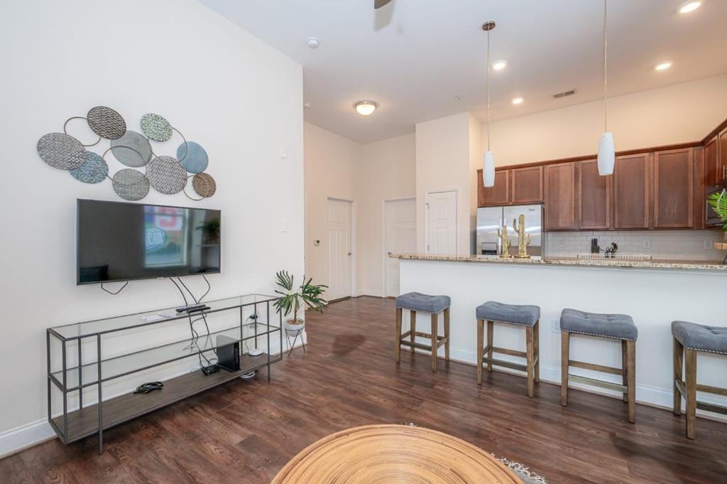 Laid Back 1Br W Comfy Living Room And Bar Charlotte Exterior foto