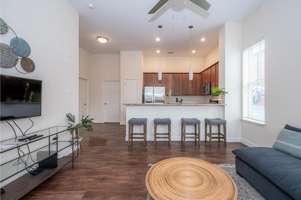 Laid Back 1Br W Comfy Living Room And Bar Charlotte Exterior foto